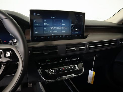 New 2025 Lincoln Corsair Reserve w/ Equipment Group 202A image 5