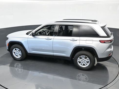 Used 2024 Jeep Grand Cherokee Laredo w/ Trailer Tow Package image 31