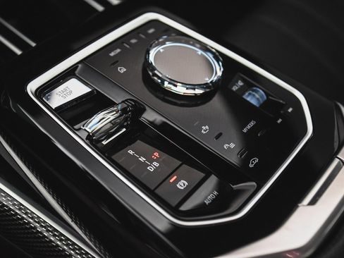 Used 2023 BMW i7 xDrive60 w/ Parking Assistance Package image 30