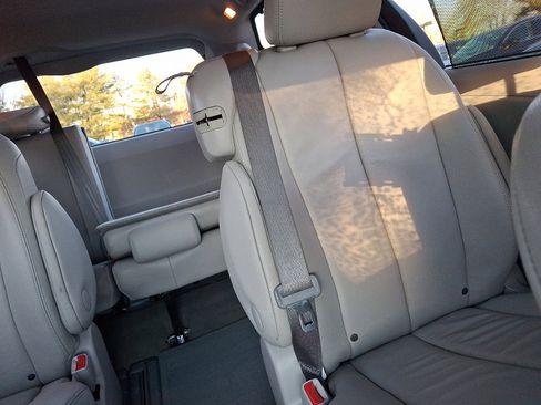 Used 2014 Toyota Sienna XLE w/ Entertainment Package image 20