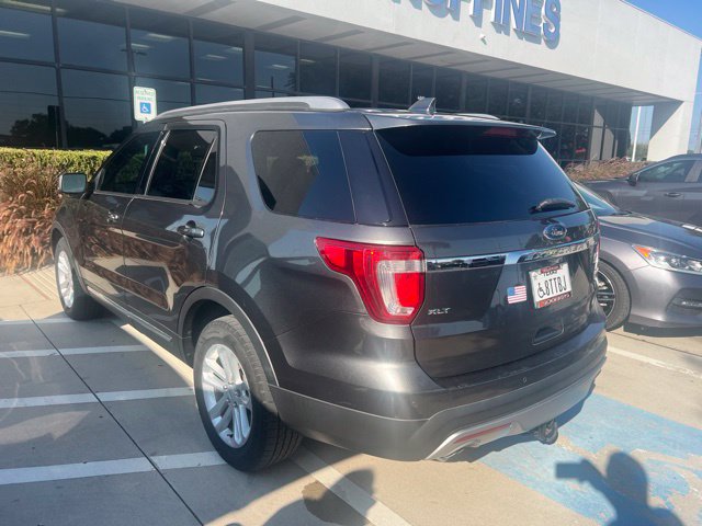 Used 2017 Ford Explorer XLT w/ Equipment Group 202A FWD image 4