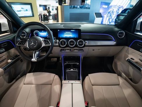 Certified 2025 Mercedes-Benz GLB 250 4MATIC image 10