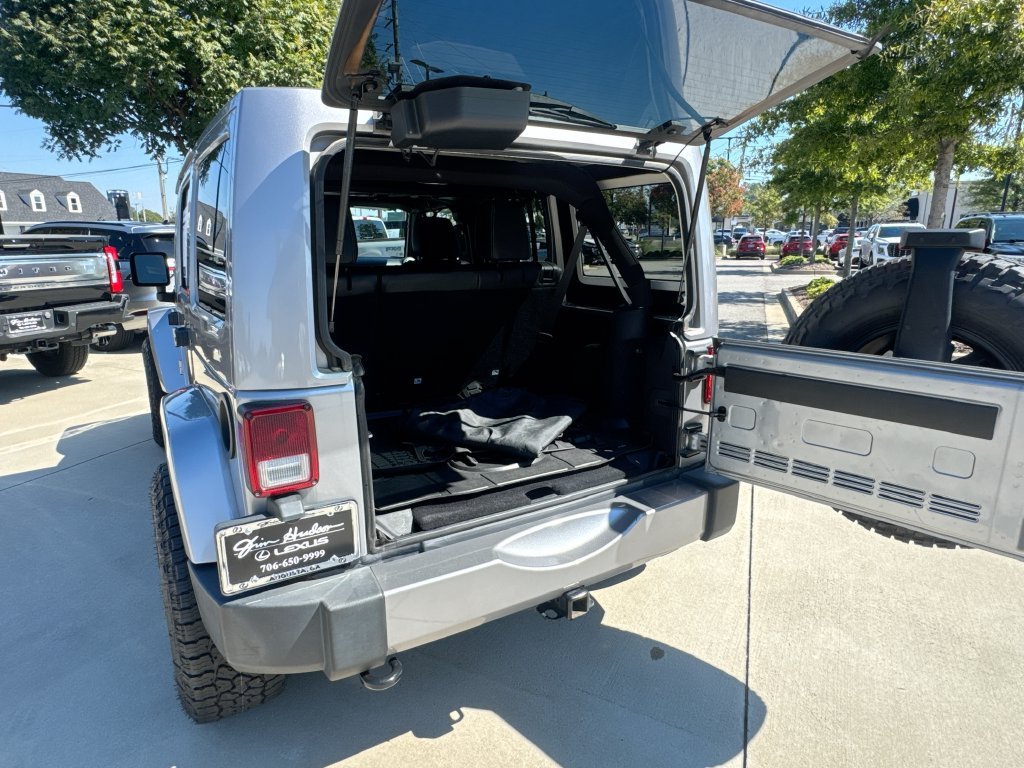 Used 2017 Jeep Wrangler Unlimited Sahara w/ Connectivity Group AWD/4WD image 32