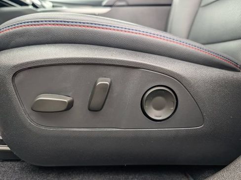 Used 2024 Chevrolet Equinox EV RS FWD image 17