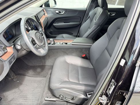 Used 2023 Volvo XC60 B5 Plus w/ Climate Package image 5