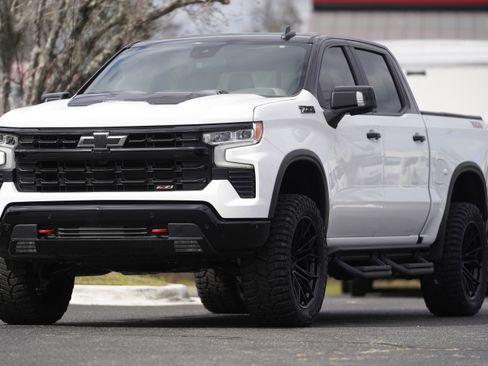 Used 2025 Chevrolet Silverado 1500 LT Trail Boss w/ LT Trail Boss Premium Package AWD/4WD image 38