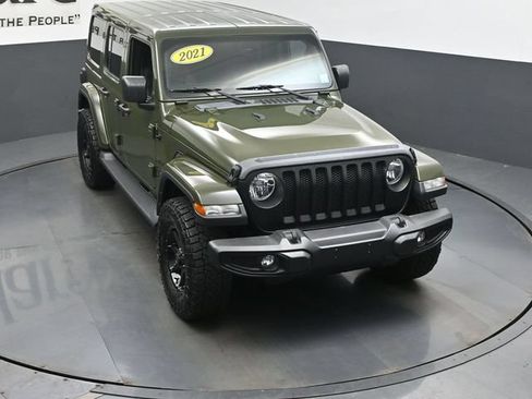 Used 2021 Jeep Wrangler Unlimited Sahara w/ Uconnect 4C Nav & Sound Group AWD/4WD image 47