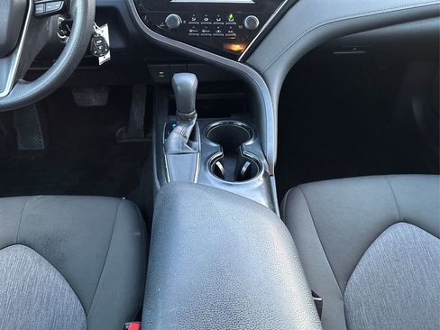 Used 2018 Toyota Camry LE image 20