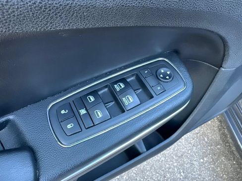 Used 2018 Chrysler 300 Limited w/ Safetytec Plus Group RWD image 16