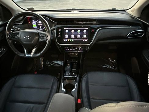 Used 2022 Chevrolet Bolt EUV LT w/ Convenience Package image 17