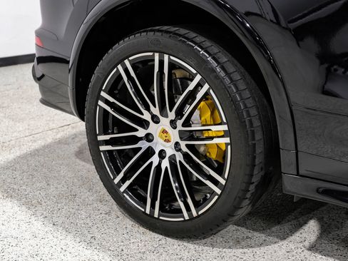 Used 2016 Porsche Cayenne Turbo S image 67