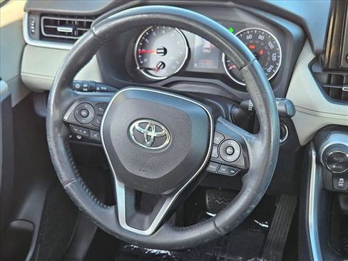 Used 2019 Toyota RAV4 XLE Premium image 11