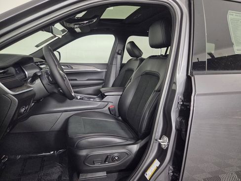 New 2026 Jeep Grand Cherokee L 2WD image 10