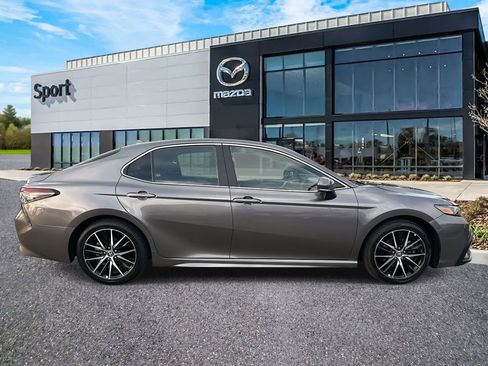 Used 2024 Toyota Camry SE image 2