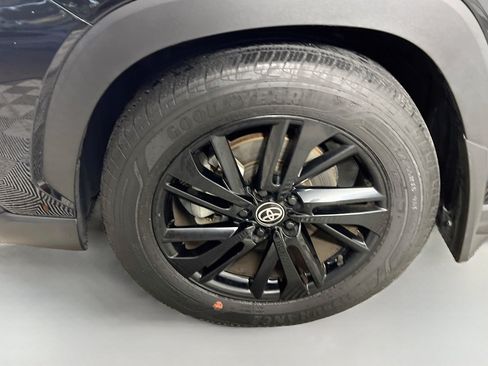 Used 2025 Toyota Corolla Cross AWD Hybrid image 14