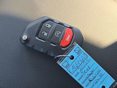 Used 2025 Jeep Wrangler Unlimited Rubicon w/ Technology Group image 34