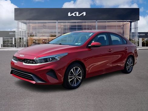 Used 2022 Kia Forte LXS w/ LXS Technology Package FWD image 3