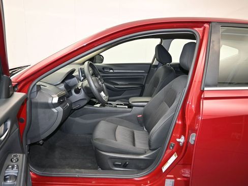 Certified 2024 Nissan Altima 2.5 SV FWD image 19