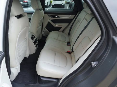 Used 2025 Jaguar F-PACE R-Dynamic S AWD/4WD image 33