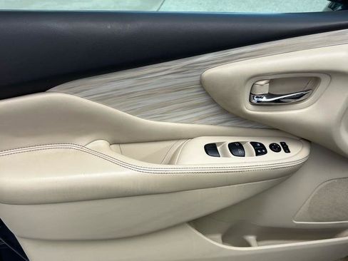 Used 2016 Nissan Murano SV FWD image 9