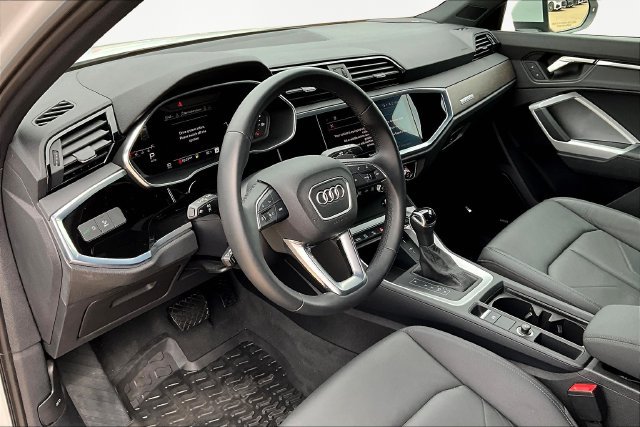 Used 2022 Audi Q3 2.0T Premium Plus w/ Premium Plus Package AWD/4WD image 11