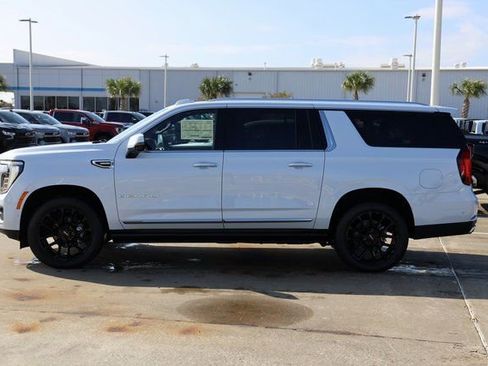 New 2026 GMC Yukon XL Denali w/ Denali Reserve Package image 5