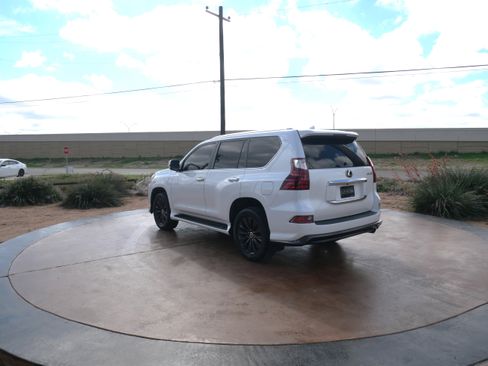Used 2021 Lexus GX 460 Luxury w/ Sport Design Package image 4