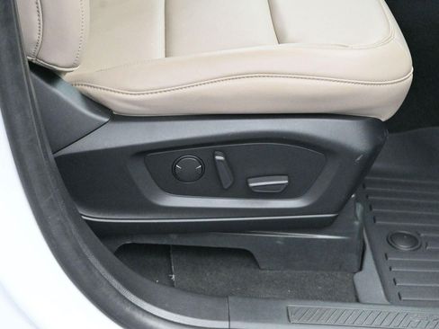 Used 2023 Ford Explorer XLT w/ Equipment Group 202A AWD/4WD image 32