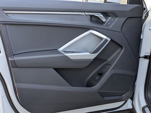 Used 2022 Audi Q3 2.0T Premium w/ Convenience Package image 16