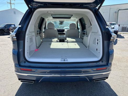 Used 2025 Buick Enclave Avenir w/ Super Cruise Package AWD/4WD image 5