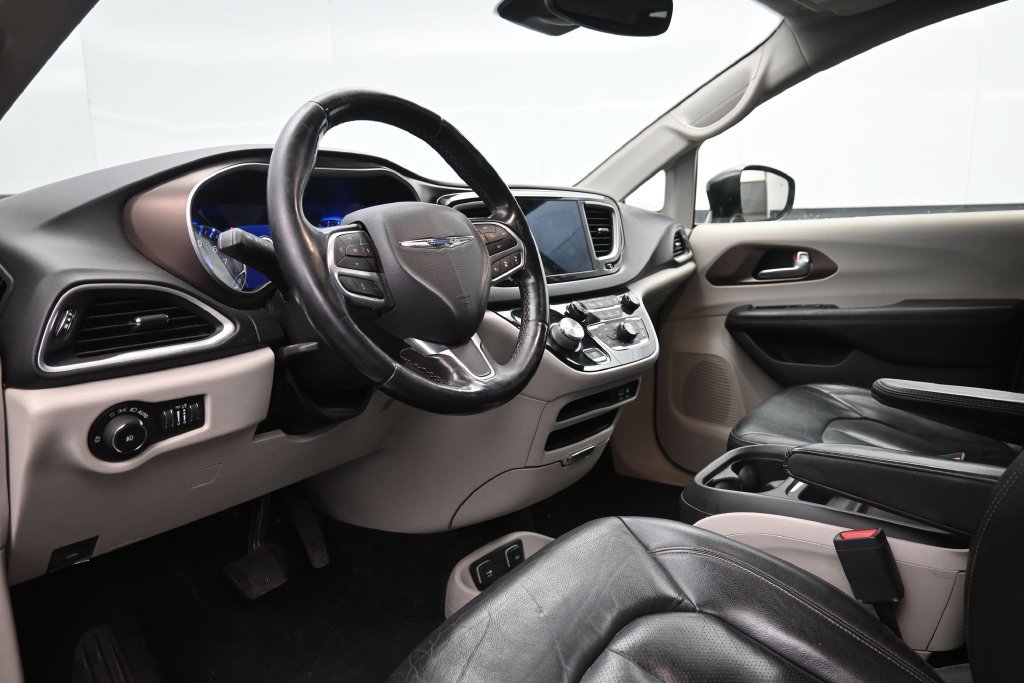 Used 2019 Chrysler Pacifica Touring-L w/ Advanced Safetytec Group FWD image 20