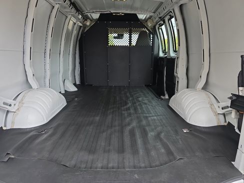 Used 2021 Chevrolet Express 2500 Work Van w/ Driver Convenience Package image 28