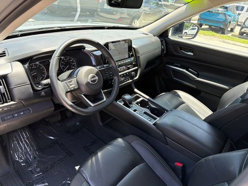 Certified 2024 Nissan Pathfinder SL FWD image 13