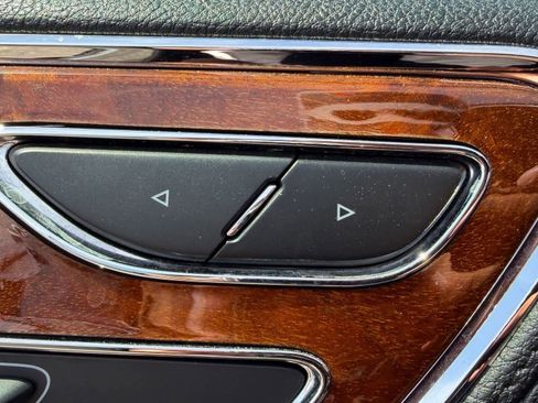 Used 2017 Lincoln Continental Premiere FWD image 10