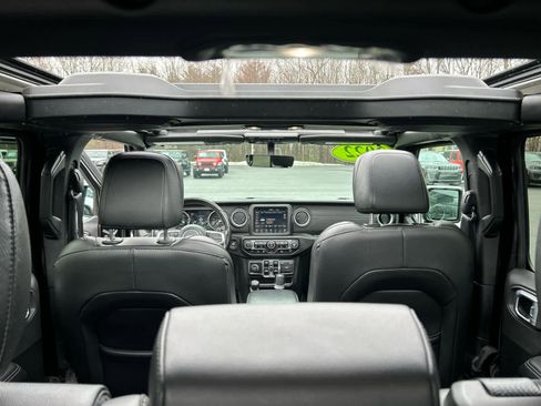 Used 2022 Jeep Wrangler Unlimited Sahara w/ Cold Weather Group image 38