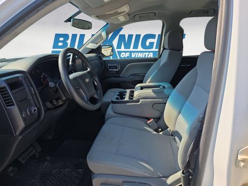 Used 2017 Chevrolet Silverado 1500 Custom w/ Custom Convenience Package RWD image 9