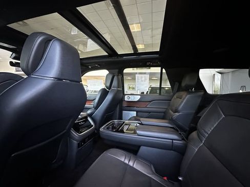 Certified 2024 Lincoln Navigator Reserve AWD/4WD image 17