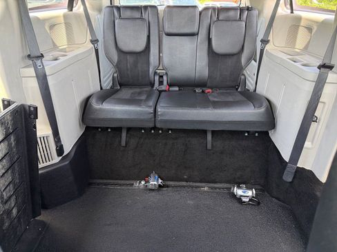 Used 2018 Dodge Grand Caravan SXT FWD image 18