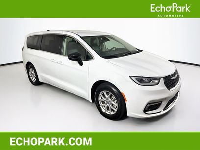 Used 2024 Chrysler Pacifica Touring-L