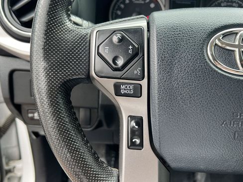 Used 2020 Toyota Tacoma SR5 w/ Technology Package AWD/4WD image 32