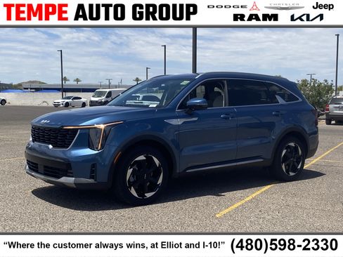 Certified 2025 Kia Sorento EX AWD/4WD image 1