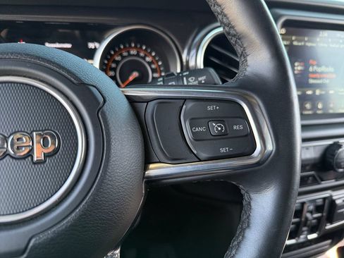 Used 2022 Jeep Wrangler Unlimited Sahara AWD/4WD image 16