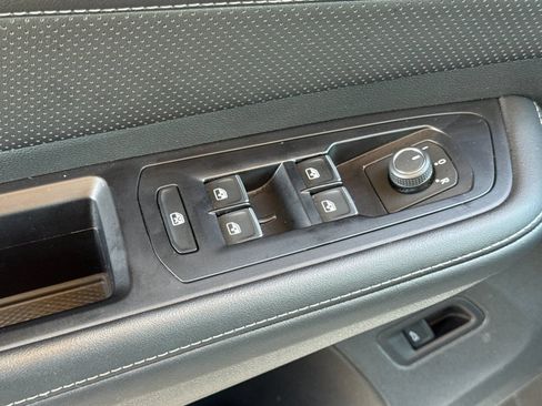 Used 2025 Volkswagen Atlas Cross Sport SE FWD image 12