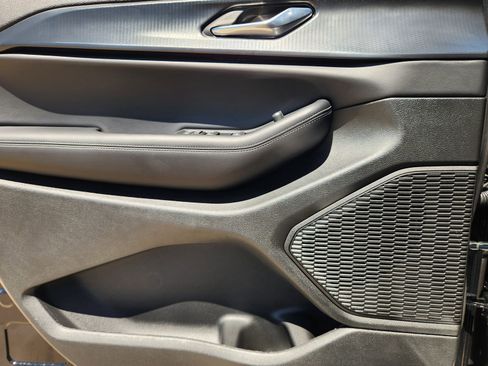 New 2025 Jeep Grand Cherokee Altitude image 15