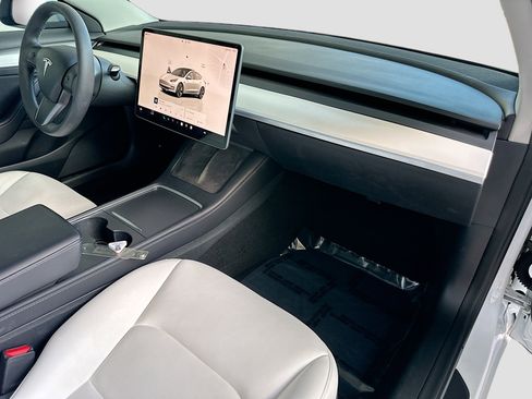 Used 2022 Tesla Model 3 image 29