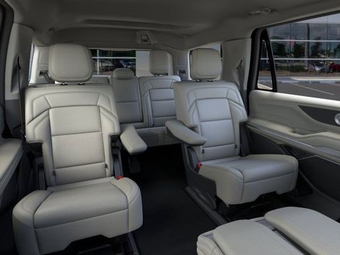 New 2026 Lincoln Navigator Premiere image 11