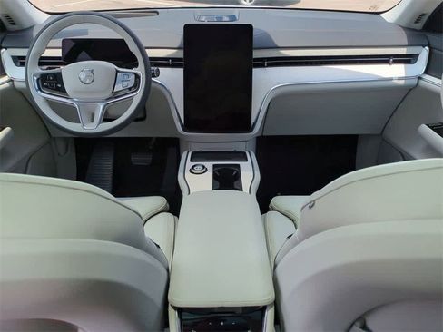 New 2025 Volvo EX90 Plus image 14