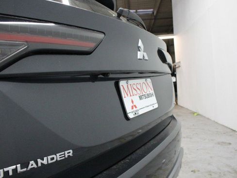 New 2026 Mitsubishi Outlander SE image 4