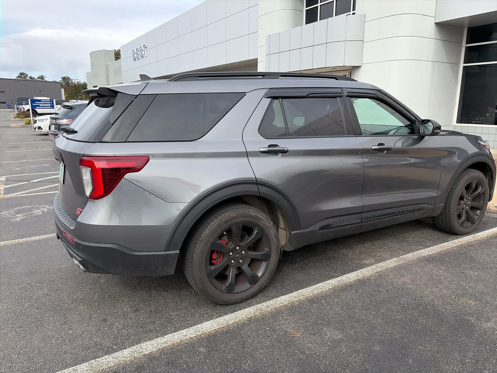 Used 2024 Ford Explorer ST w/ Equipment Group 401A AWD/4WD image 2