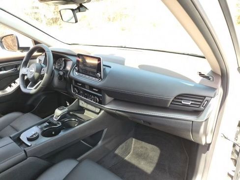 Used 2023 Nissan Rogue SV w/ SV Premium B Package image 12